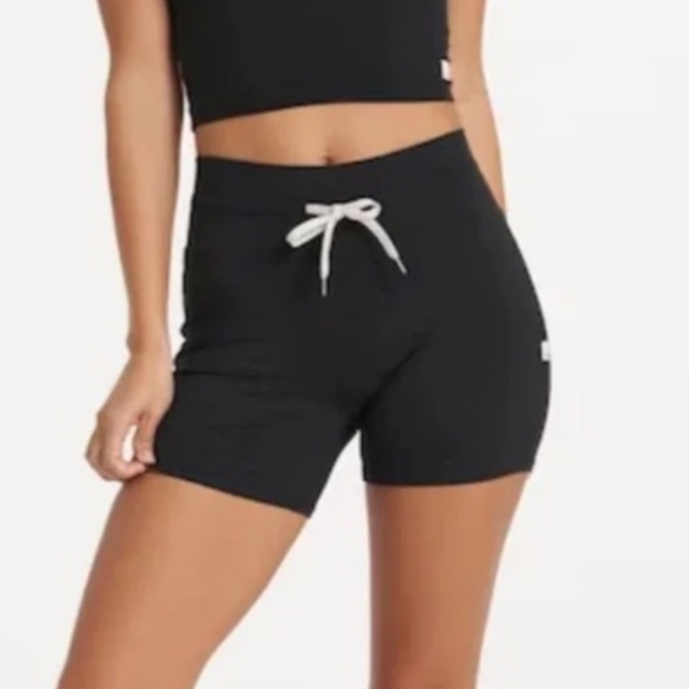 Vuori Halo Vintage Short - heathered black